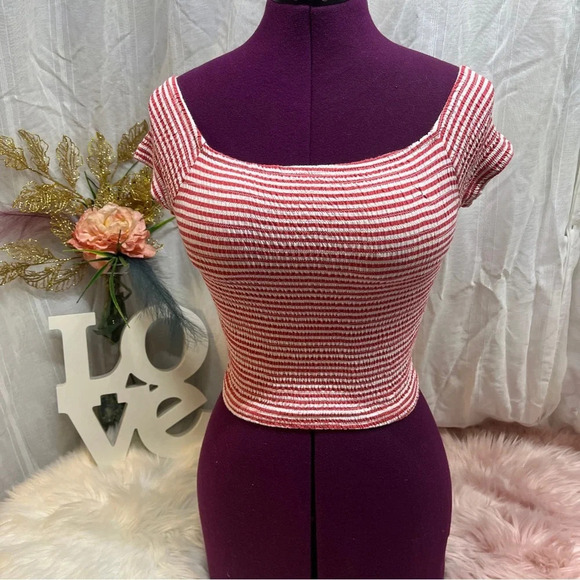 Divided red and white striped crop top super stretchy - Picture 1 of 10